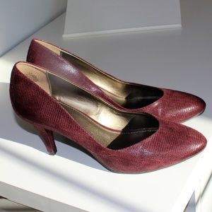 Bandolino Natarsha Wine textured size 7.5 pump